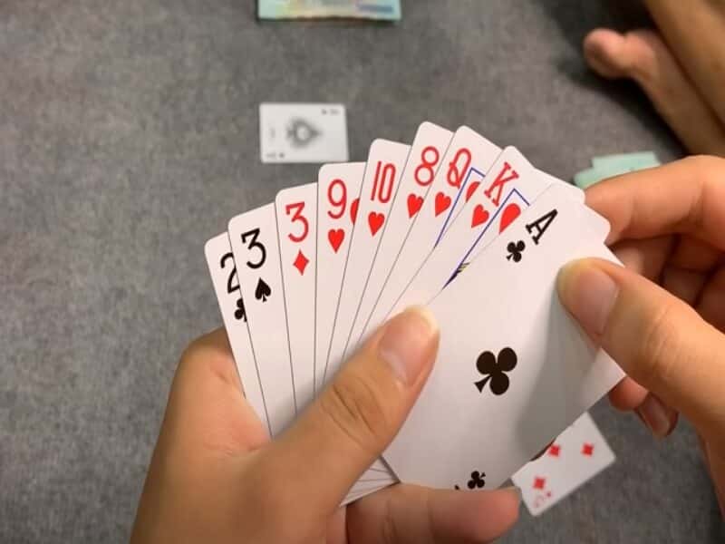 Làm sao để học cách đọc được bài đối thủ trong Phỏm?