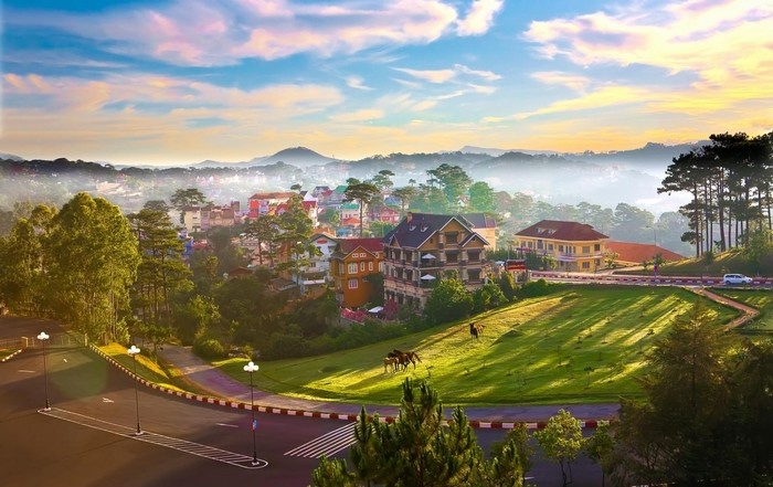 Tháng 10 đến tháng 12 với sắc hoa và không khí se lạnh