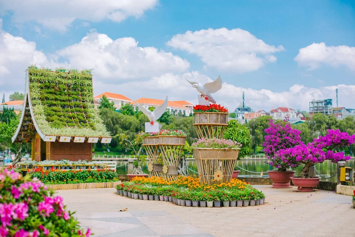 Cảnh sắc Đà Lạt tháng 8 mang màu xanh đặc trưng